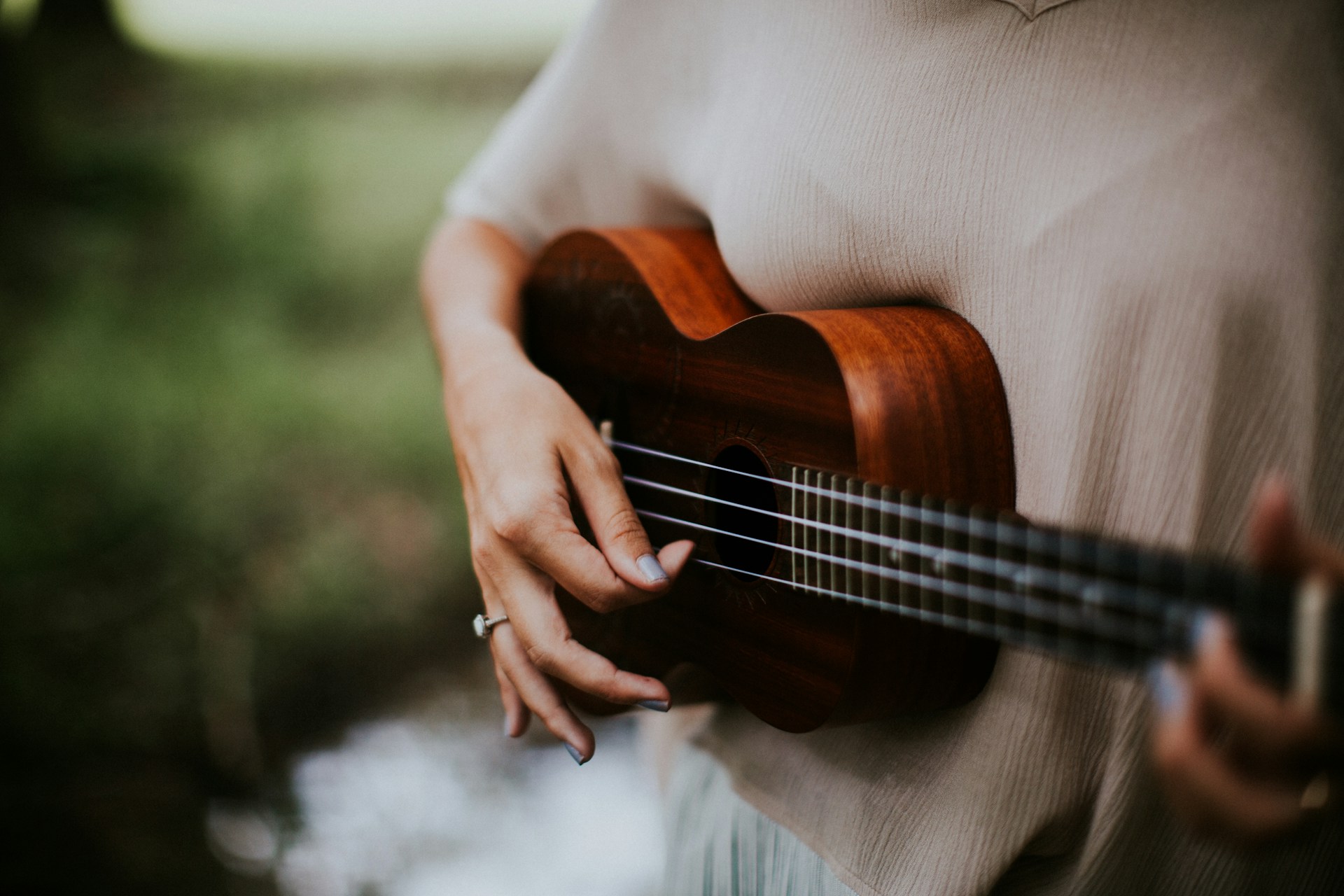 Lr at spille ukulele p 5 minutter!