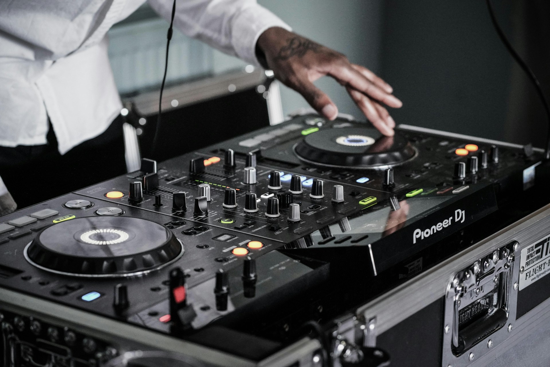 Miten puhdistaa DJ-laitteet? Viimeisin opas