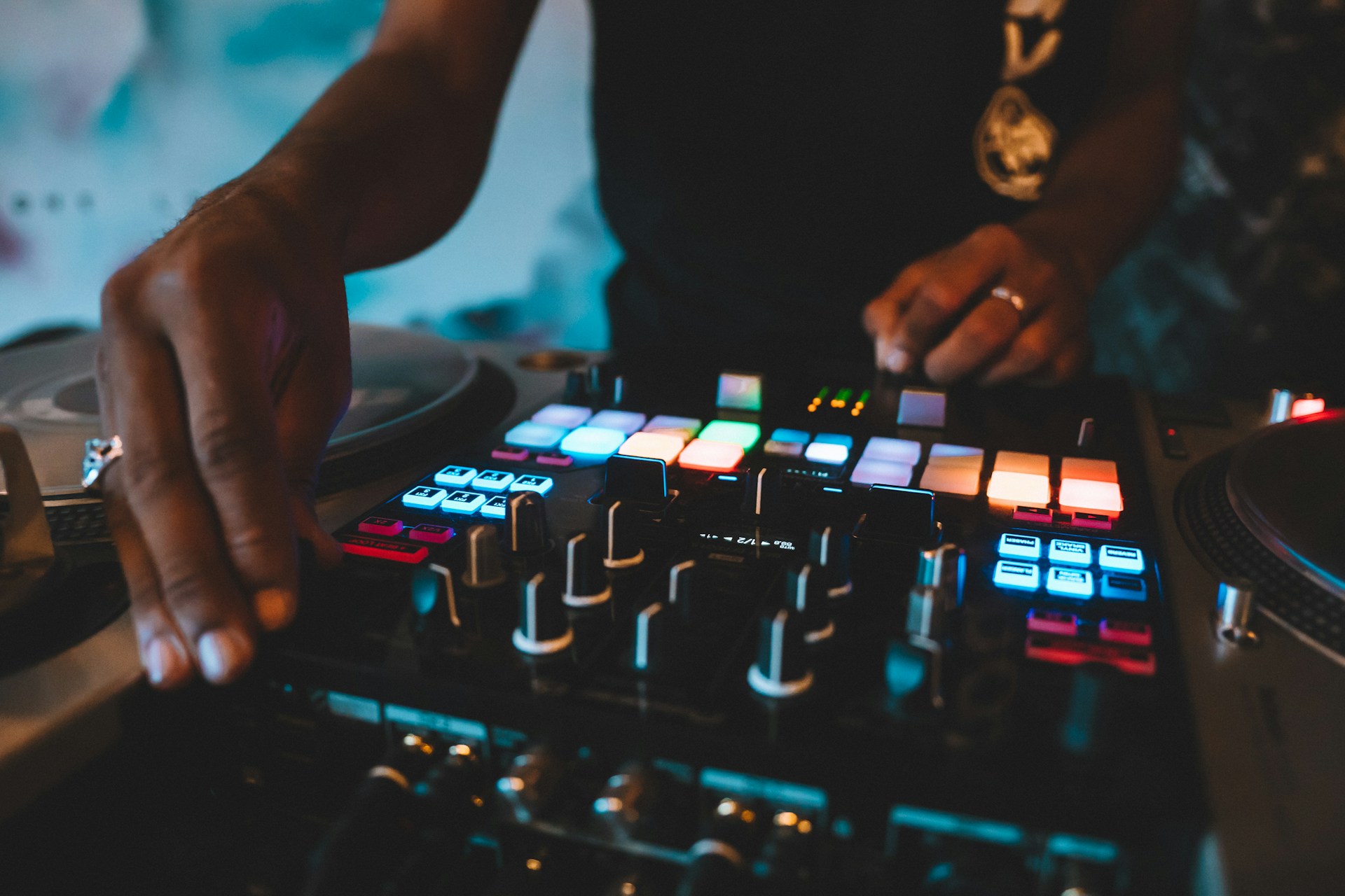 Upgrade your DJ-Setup: From small to large
