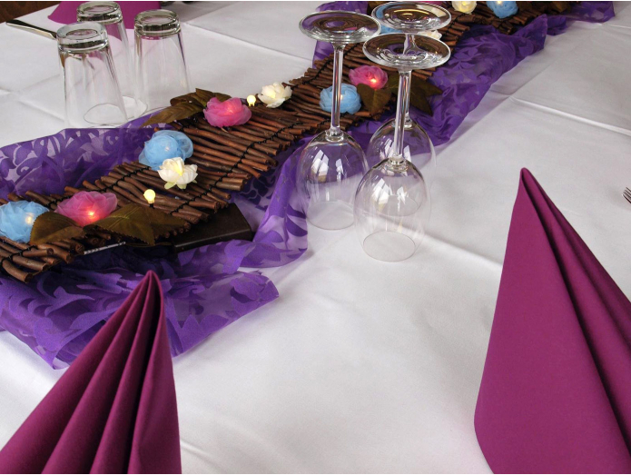 Artificial table runner with roses and LED lights, 120cm